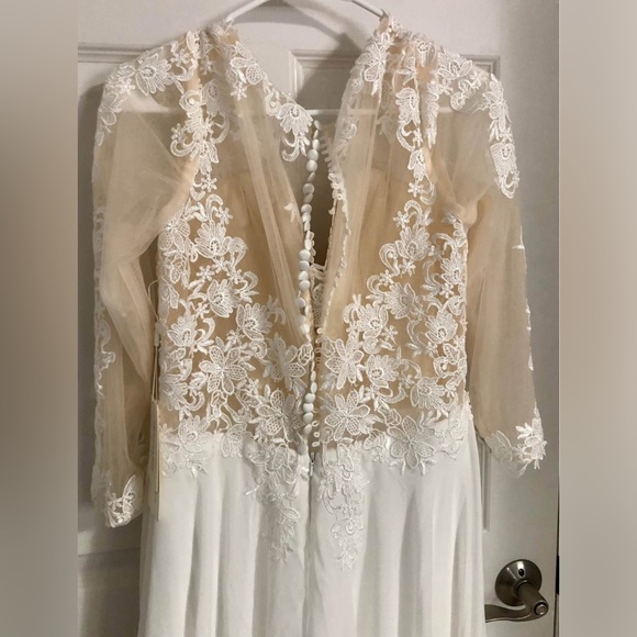 Elegant Lace Wedding Dress – Size 10 – New with Tag - Picture 2 of 6